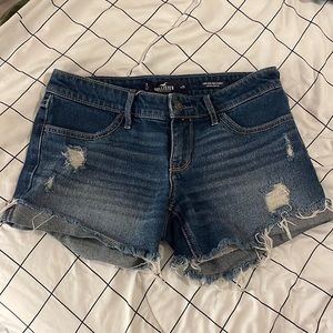 Hollister woman’s size 3 w26 low-rise vintage stretch midi jean shorts